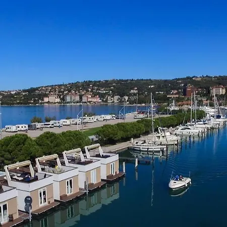Ferienhaus Floating House Hurrea