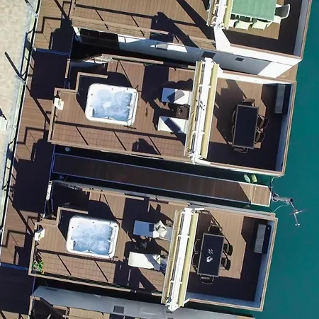 Floating House Hurrea *