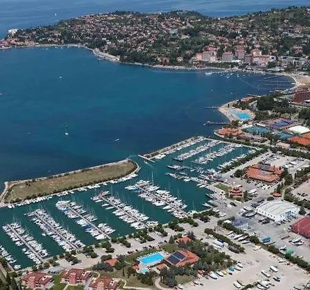Ferienhaus Floating House Hurrea Portorož