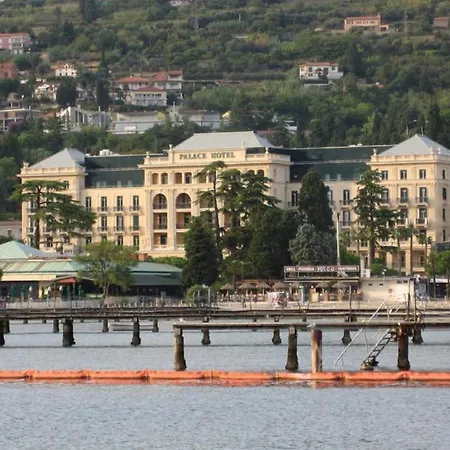 Ferienhaus Floating House Hurrea