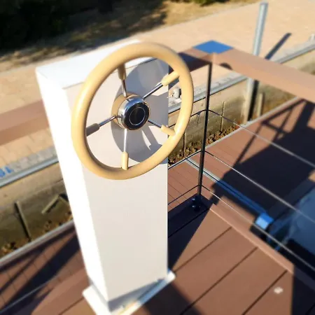 Floating House Hurrea Ferienhaus *
