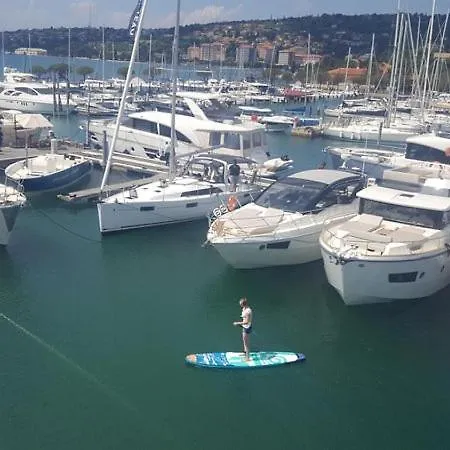 Floating House Hurrea