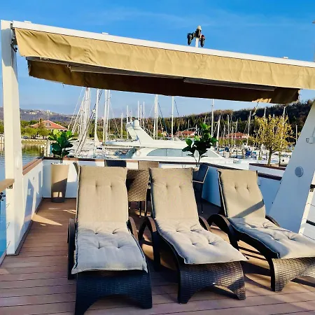 Ferienhaus Floating House Hurrea Portorož