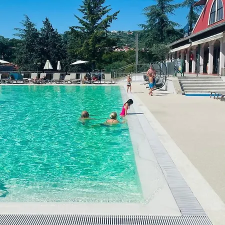 Ferienhaus Floating House Hurrea Portorož
