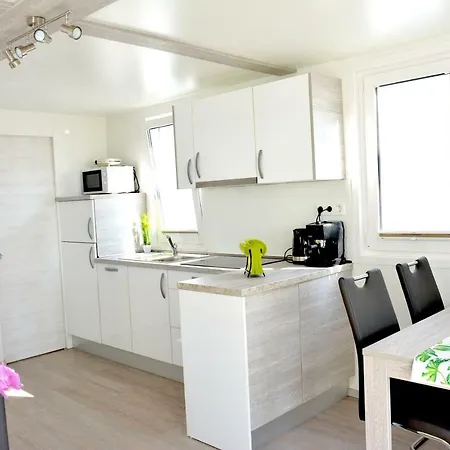 Floating House Hurrea Ferienhaus