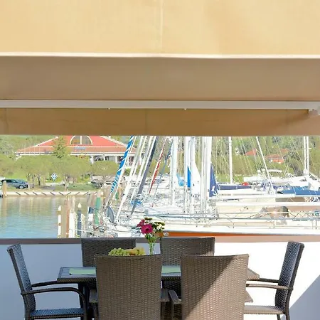 Floating House Hurrea Ferienhaus